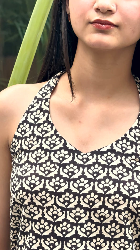 Naaz | black top